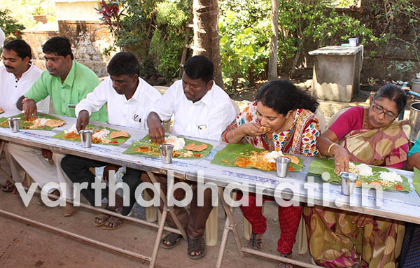 ಉಡುಪಿ: ಜನಪ್ರತಿನಿಧಿಗಳು, ಅಧಿಕಾರಿಗಳ ಸಹಭೋಜನದಲ್ಲಿ ಕೊರಗರೇ ಇಲ್ಲ!